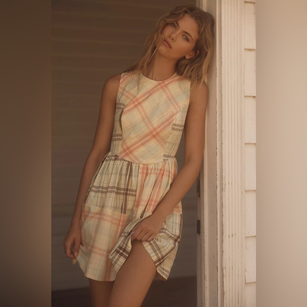 Women’s Sleeveless Plaid Mini Dress in Pastel Peach